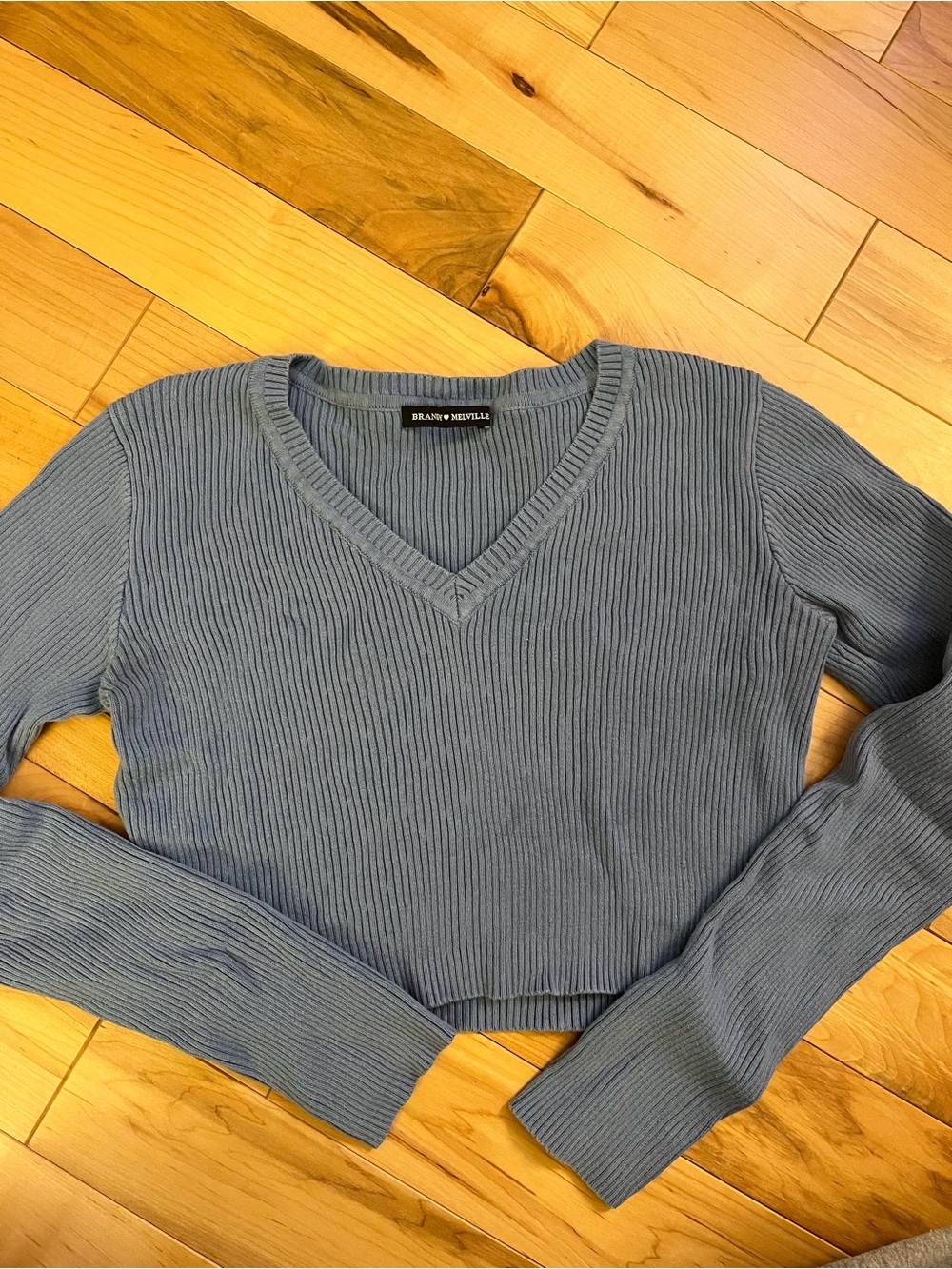 Brandy Melville Ribbed V‑Neck Crop Sweater - Slate Blue